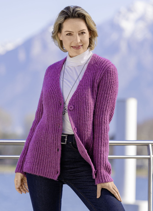 Jacken, Westen & Sets - Strickjacke in superflauschigem Grobstrick, in Größe L(44/46) bis XXL(52/54), in Farbe BEERE MELIERT Ansicht 3