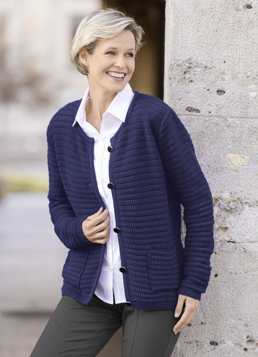 Jacken, Westen & Sets - Strickjacke mit Struktur allover Jacken, Westen & Sets - Strickjacke mit Struktur allover, in Größe 038 bis 054, in Farbe MARINE