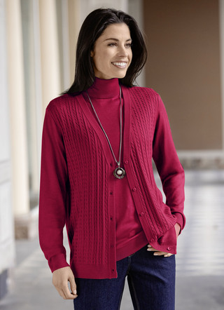 Strickjacke mit Zöpfchenstruktur