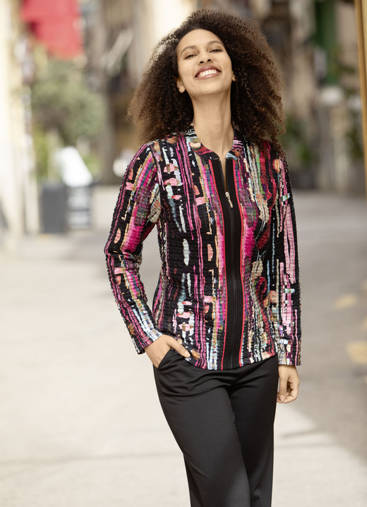 Blusenjacken - Blusenjacke mit Eingriffstaschen, in Größe 036 bis 052, in Farbe SCHWARZ-FUCHSIA-ROT-BUNT Ansicht 1