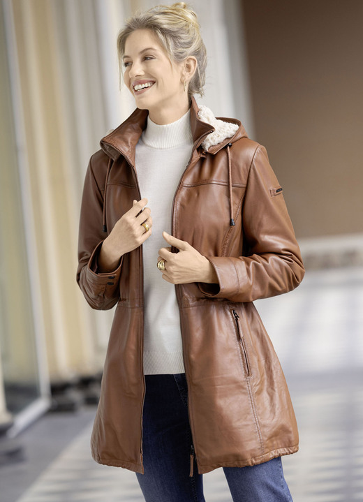 Ledermode - Lederkurzmantel von „Cabrini“ Ledermode - Lederkurzmantel von „Cabrini“, in Größe 036 bis 050, in Farbe COGNAC ANTIK