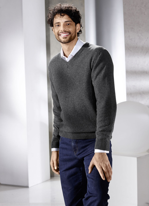 Hemden, Pullover & Shirts - Unifarbener V-Pullover in 4 Farben, in Größe L(52/54) bis XL(56/58), in Farbe DUNKELBLAU MELIERT Ansicht 4