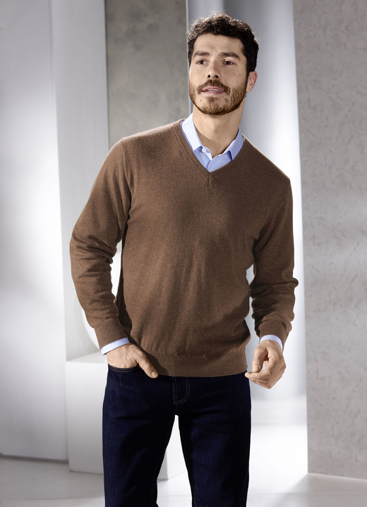 Hemden, Pullover & Shirts - Unifarbener V-Pullover in 4 Farben, in Größe L(52/54) bis XL(56/58), in Farbe BRAUN MELIERT Ansicht 1