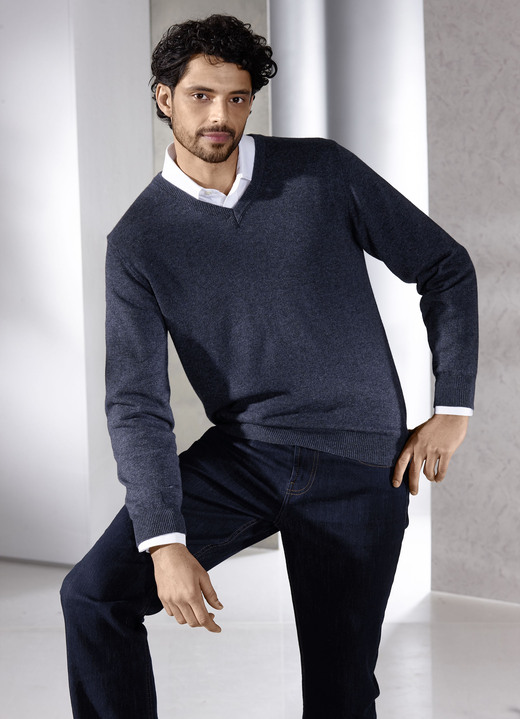Hemden, Pullover & Shirts - Unifarbener V-Pullover in 4 Farben, in Größe L(52/54) bis XL(56/58), in Farbe DUNKELBLAU MELIERT Ansicht 2