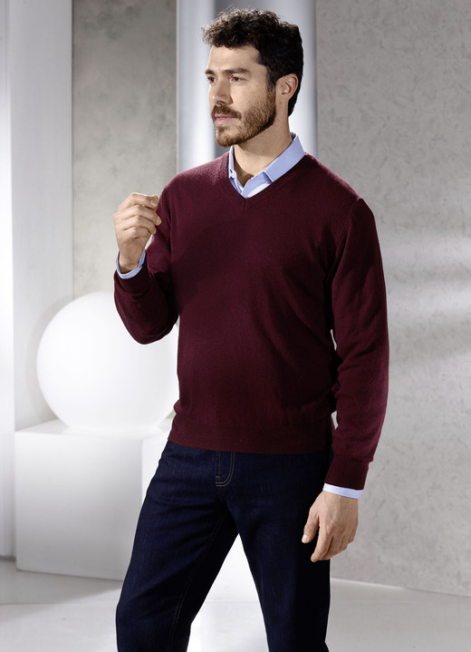 Hemden, Pullover & Shirts - Unifarbener V-Pullover in 4 Farben, in Größe L(52/54) bis XL(56/58), in Farbe BORDEAUX MELIERT Ansicht 1