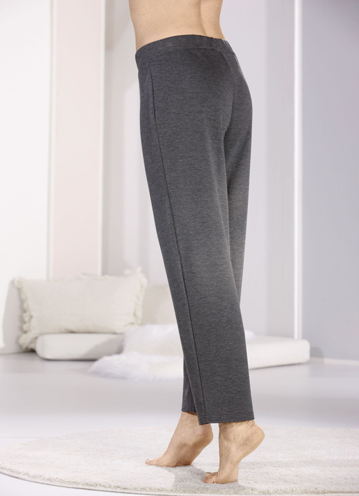 Schlafanzüge & Shortys - Zweierpack Schlaf- und Freizeithosen Ansicht 4 Schlafanzüge & Shortys - Zweierpack Schlaf- und Freizeithosen, in Größe 036 bis 058, in Farbe 1X BEIGE, 1X GRAU MELIERT Ansicht 4