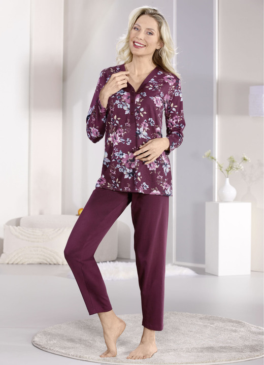 Schlafanzüge & Shortys - Schlafanzug mit Blende und Knopfleiste sowie langen Ärmeln, in Größe 036 bis 054, in Farbe OLIV-BEERE-BUNT Ansicht 2