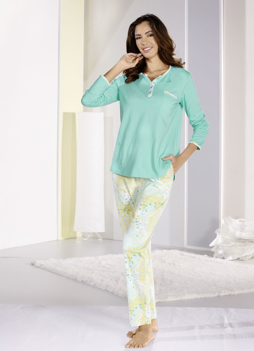 Schlafanzüge & Shortys - Zweierpack Schlafanzüge mit langen Ärmeln und langer Hose  Ansicht 2 Schlafanzüge & Shortys - Zweierpack Schlafanzüge mit langen Ärmeln und langer Hose , in Größe 034 bis 052, in Farbe 1X TÜRKIS-BUNT, 1X BUNT-TÜRKIS Ansicht 2