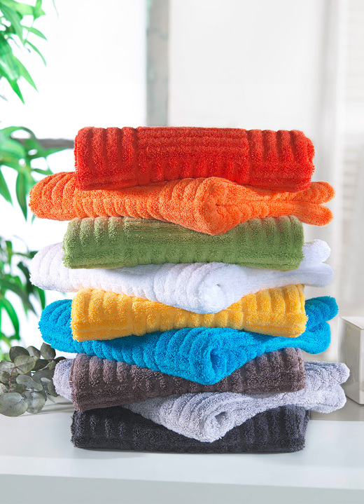 Handtücher - Flauschig weiche Frottier-Serie mit Hoch-Tief-Struktur, in Größe 200 (2 Handtücher, 50/100 cm) bis 204 (1 Duschtuch, 70/140 cm), in Farbe TERRA Ansicht 2