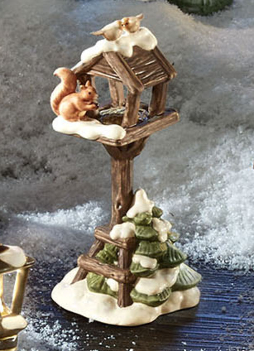 Goebel-Figuren - Winterliche Szene: Tolle Himmelsboten im Winterwald Ansicht 19 Goebel-Figuren - Winterliche Szene: Tolle Himmelsboten im Winterwald, in Farbe GRÜN, in Ausführung Weihnachtsbaum Ansicht 19