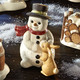 Goebel-Figuren - Winterliche Szene: Tolle Himmelsboten im Winterwald – Farbe WEISS-SCHWARZ-BRAUN – Ansicht 1 Goebel-Figuren - Winterliche Szene: Tolle Himmelsboten im Winterwald, in Farbe GRÜN, in Ausführung Weihnachtsbaum – Farbe WEISS-SCHWARZ-BRAUN – Ansicht 1