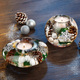 Weihnachtliche Dekorationen - Teelichthalter aus mundgeblasenem Glas – Farbe WEISS-GRÜN – Ansicht 2 Weihnachtliche Dekorationen - Teelichthalter aus mundgeblasenem Glas, in Farbe WEISS-GRÜN, in Ausführung Kugel – Farbe WEISS-GRÜN – Ansicht 2