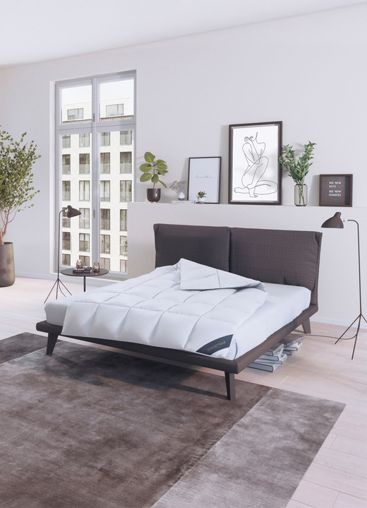 Bettwaren - Hochwertige Ganzjahresdecken von Spessarttraum Ansicht 3 Bettwaren - Hochwertige Ganzjahresdecken von Spessarttraum, in Größe 103 (135/200 cm) bis 112 (200/200 cm), in Farbe WEISS, in Ausführung 5 Sterne, 100% Daunen Ansicht 3