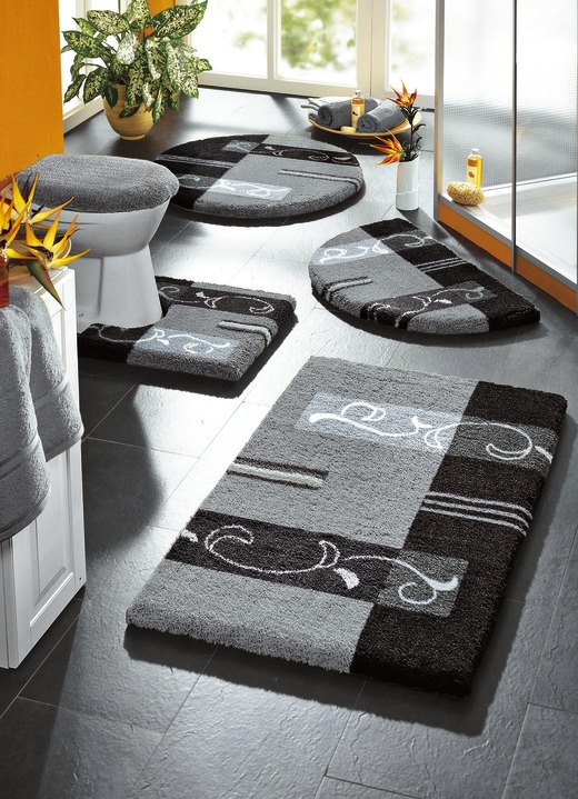 Badgarnituren - Supersoft Badgarnitur mit rutschhemmender Latexierung Ansicht 3 Badgarnituren - Supersoft Badgarnitur mit rutschhemmender Latexierung, in Größe 100 (Vorleger halbrund, 50/ 80 cm) bis 112 (Deckelbezug mit Kordel, 47/ 50 cm), in Farbe FLIEDER Ansicht 3