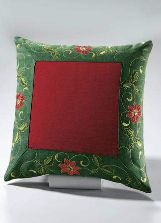 Traditionelle Tisch- und Raumdekoration mit Ilexzweig-Motiven