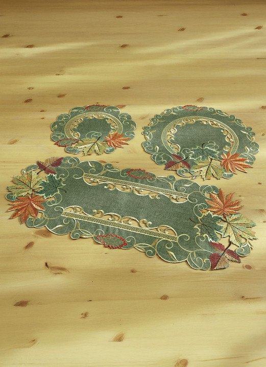 Tischdecken - Tisch- und Raumdekoration mit Herbstlaub-Stickereien, in Größe 101 (Läufer oval, 30x 70 cm) bis 404 (Kissenhülle, 40x 40 cm), in Farbe GRÜN Ansicht 1