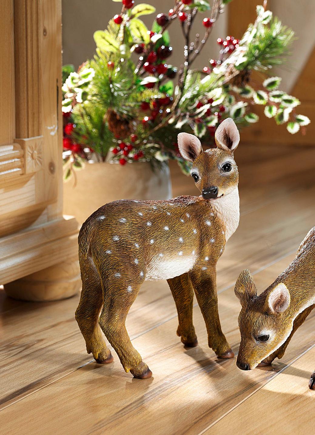 Weihnachtliche Dekorationen - Rehkitz von Hand bemalt, in Farbe BRAUN-WEIß, in Ausführung Rehkitz schaut nach hinten Ansicht 1