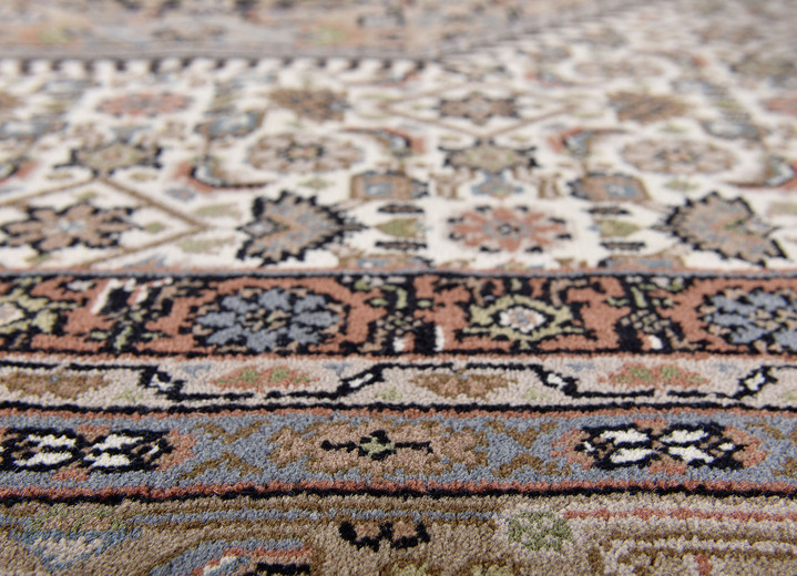 Klassisch - Handgeknüpfte Brücken, Teppiche und Galerien aus 100% Schurwolle, in Größe 101 (Brücke, 40x 60 cm) bis 313 (Teppich rund, ø 250 cm), in Farbe ROT, in Ausführung Qualität Spezial Ansicht 6