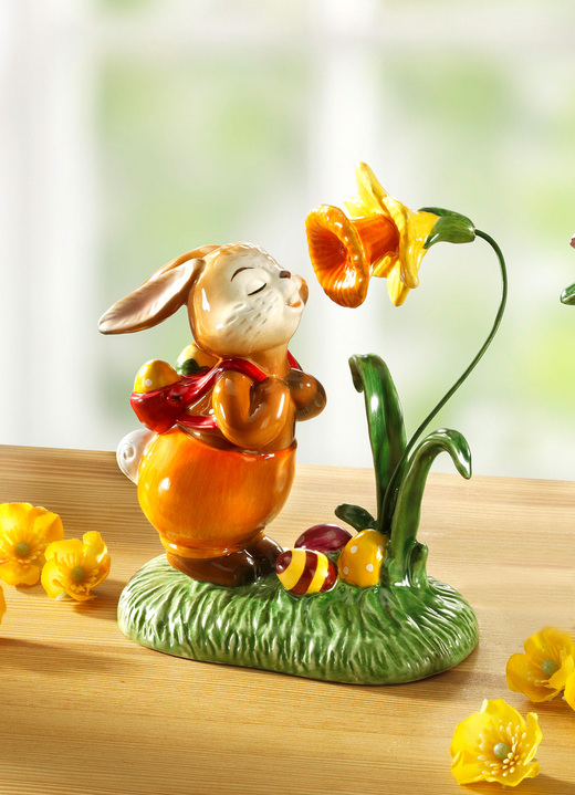 Goebel-Figuren - Hasen mit frühlingshafte Blumen aus Feinsteingut, in Farbe BRAUN, in Ausführung Hase mit Osterglocke Ansicht 1