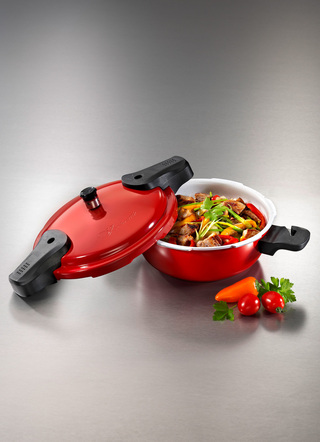 Töpfe, Pfannen & Bräter - Schnellkochtopf mit hochwertiger Keramikbeschichtung – Farbe ROT – Ansicht  Töpfe, Pfannen & Bräter - Schnellkochtopf mit hochwertiger Keramikbeschichtung, in Farbe ROT – Farbe ROT – Ansicht