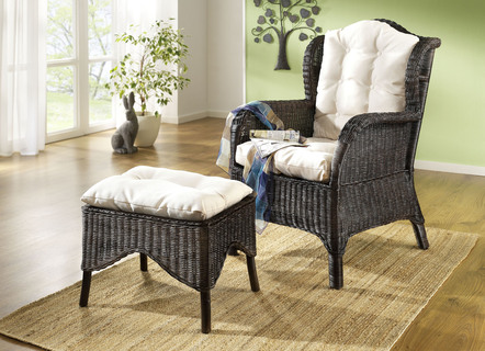 Sitzmöbel aus Rattan mit Kissenauflage