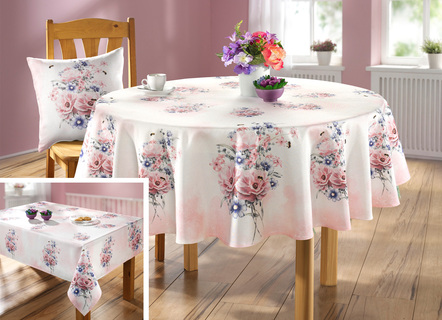 Tisch- und Raumdekoration mit Blütenmotiven