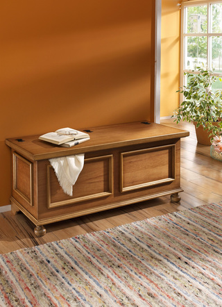 Truhe in Landhaus-Optik