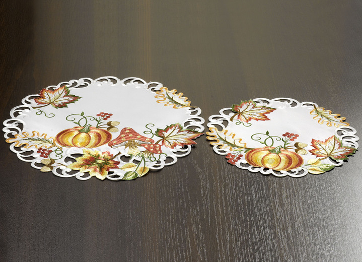 Herbstimpressionen - Tisch- und Raumdekoration mit herbstlichen Motiven, in Größe 101 (Deckchen, 35x 50 cm) bis 404 (Kissenbezug, 40x 40 cm), in Farbe SEKT-BUNT Ansicht 3