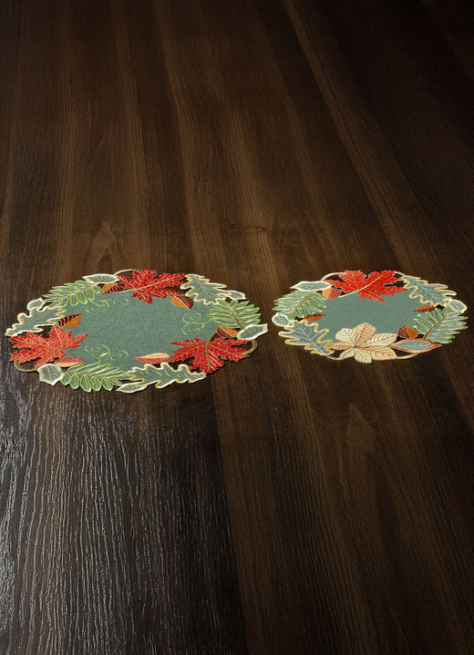 Tischdecken - Herbstliche Tisch- und Raumdekoration mit Blattmotiven, in Größe 101 (Deckchen, 35x 50 cm) bis 404 (Kissenbezug, 40x 40 cm), in Farbe WEISS-BUNT Ansicht 3