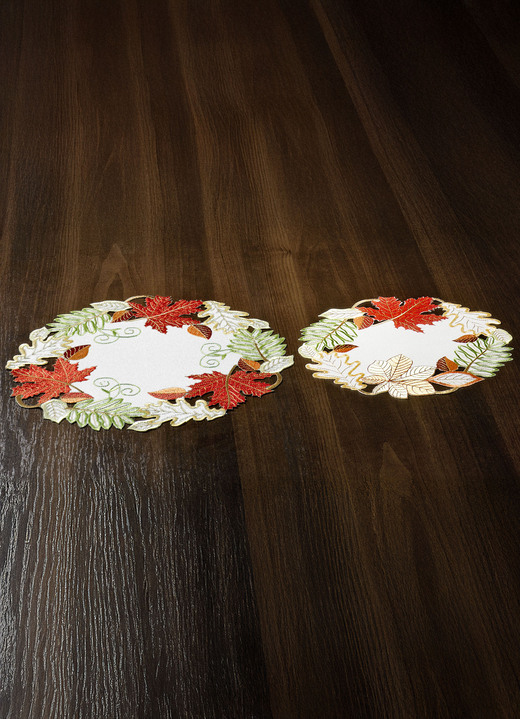 Tischdecken - Herbstliche Tisch- und Raumdekoration mit Blattmotiven, in Größe 101 (Deckchen, 35x 50 cm) bis 404 (Kissenbezug, 40x 40 cm), in Farbe WEISS-BUNT Ansicht 6