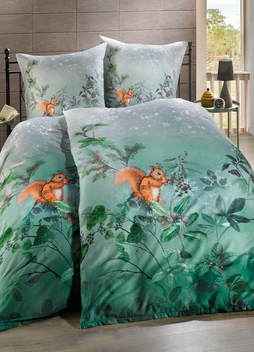 Herbstimpressionen - Bettwäsche-Garnitur mit Eichhörnchen-Motiv, in Größe 112 (80x80 cm + 135x200 cm) bis 115 (80x80 cm + 155x220 cm), in Farbe TANNE Ansicht 1