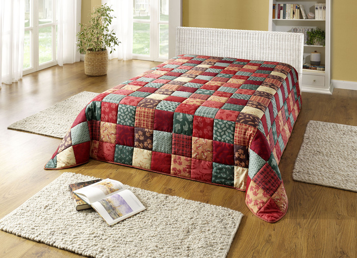 Tagesdecken - Tagesdecke und Kissenbezüge in Patchwork-Optik, in Größe 873 (für Einzelbett, 140x210 cm) bis 926 (Kissenbezug, 80x 80 cm), in Farbe ROT-GRÜN Ansicht 3