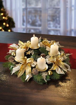 Adventskranz aus Kunst- und Textilmaterial