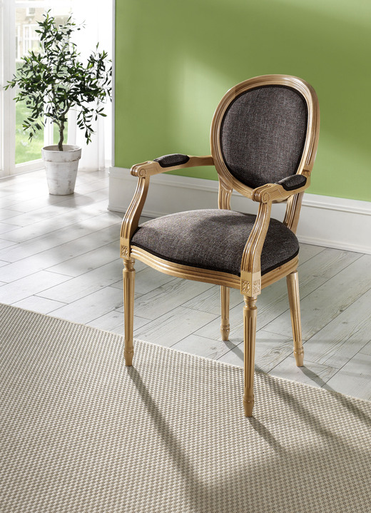 Stilmöbel - Stilvoller Armlehnenstuhl mit aufwendigen Schnitzereien, in Farbe NATUR-BRAUN