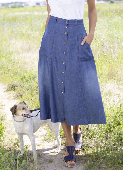 Damenmode - Rock mit Schmuckknöpfen, in Größe 034 bis 052, in Farbe JEANSBLAU Ansicht 1