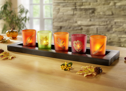 Glas-Teelichthalter mit Holzbrett