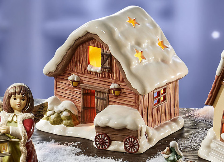 Goebel-Figuren - Winterliche Szene: Tolle Himmelsboten im Winterwald, in Farbe CREME-GRÜN, in Ausführung Windlicht Scheune Ansicht 1