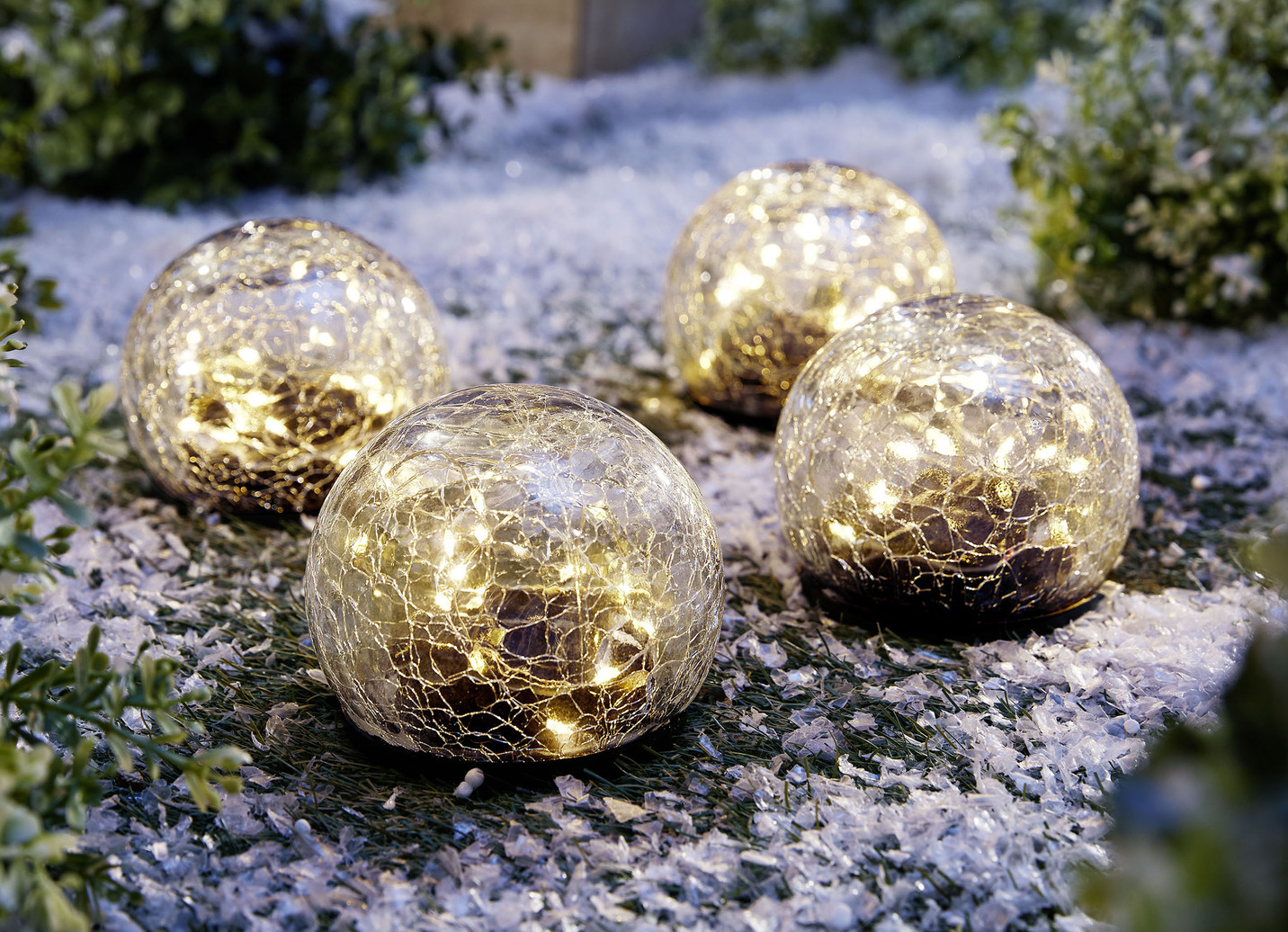 SolarLEDKugeln, 4erSet Winterlicher Garten Brigitte Hachenburg
