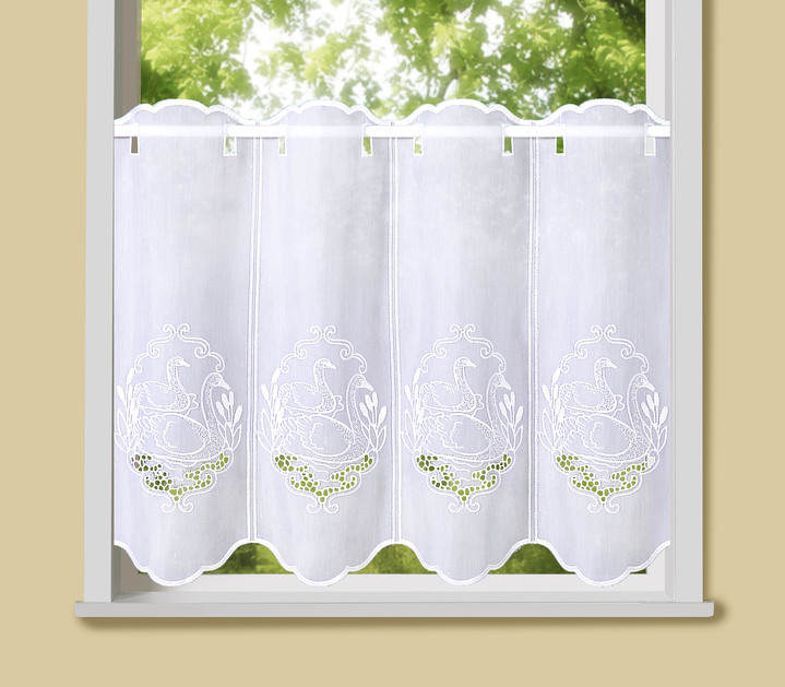 - Bestickter Kurzstore mit gebogtem Abschluss, in Größe 784 (H45xB 90 cm) bis 859 (H60xB155 cm), in Farbe WEISS Ansicht 2