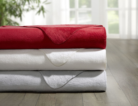 Wohndecke mit Festonstich-Einfassung
