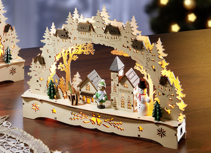 Weihnachtliche Dekorationen - Toller Schwibbogen aus Holz, in Farbe NATUR-BRAUN, in Ausführung mit Dorfkirche, Schlitten, Schneemann und einem Männchen Ansicht 1