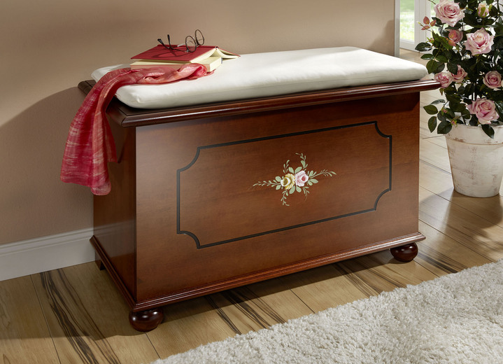 - Teilmassive Truhe mit handbemalter Blumendekoration, in Farbe NUSSBAUM