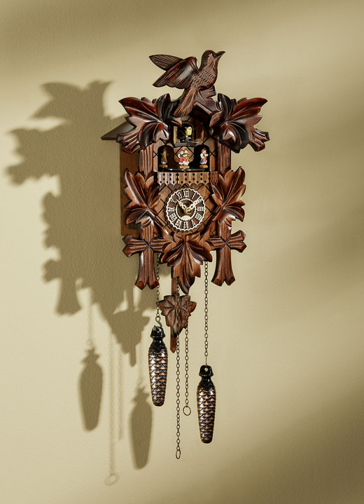 Uhren - Im Schwarzwald gefertigte Kuckucksuhr aus Holz, in Farbe BRAUN