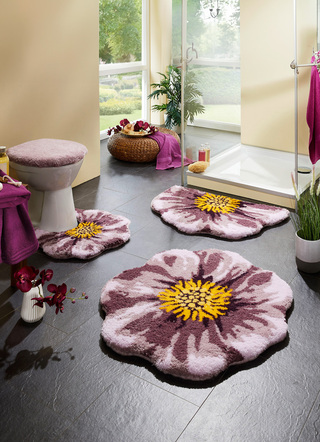 Badgarnituren - Supersoft Badgarnitur von Grund, in Größe 100 (Vorleger halbrund, 50x80 cm) bis 112 (WC-Deckelbezug, 47x50 cm), in Farbe BLAU – Farbe LILA – Ansicht 