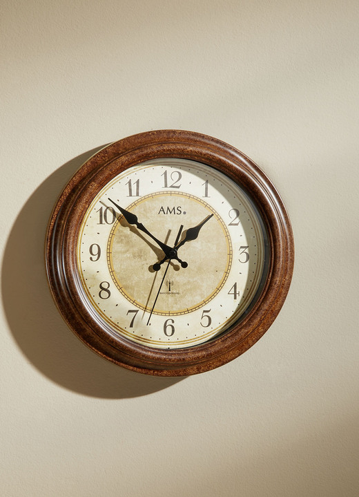 Uhren - Wanduhr mit Funkuhrwerk aus dem Hause AMS, in Farbe CREME-BRAUN