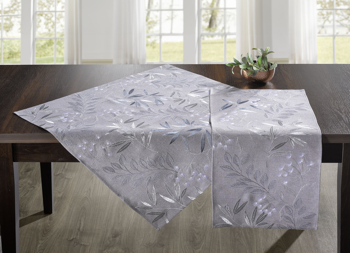 Tischdecken - Bestickte Tisch- und Raumdekoration mit Gräser- und Blätter-Dessin, in Größe 130 (2 Deckchen, 35x 50 cm) bis 404 (Kissenbezug, 40x 40 cm), in Farbe SILBER Ansicht 1