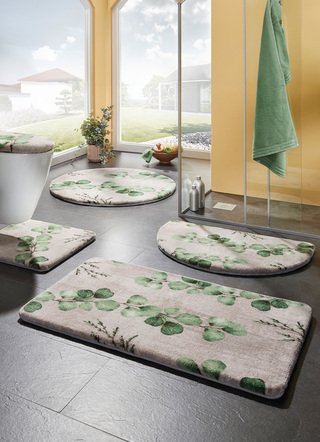 Badgarnituren - Naturnahe Badgarnitur mit Eukalyptus-Blätter-Motiv – Farbe BEIGE-GRÜN – Ansicht  Badgarnituren - Naturnahe Badgarnitur mit Eukalyptus-Blätter-Motiv, in Größe 100 (Vorleger halbrund, 50x 80 cm) bis 112 (Motiv-WC-Deckelbezug, 47x 50 cm), in Farbe BEIGE-GRÜN – Farbe BEIGE-GRÜN – Ansicht