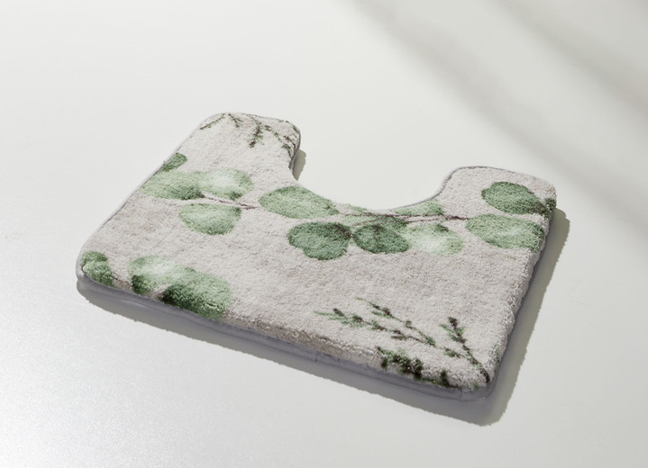 Badgarnituren - Naturnahe Badgarnitur mit Eukalyptus-Blätter-Motiv Ansicht 3 Badgarnituren - Naturnahe Badgarnitur mit Eukalyptus-Blätter-Motiv, in Größe 100 (Vorleger halbrund, 50x 80 cm) bis 112 (Motiv-WC-Deckelbezug, 47x 50 cm), in Farbe BEIGE-GRÜN Ansicht 3