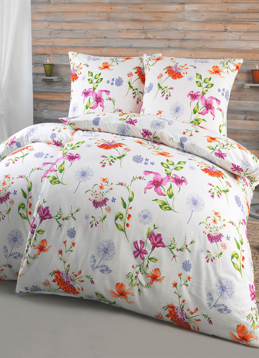 Bettwäschegarnituren - Bierbaum Bettwäsche-Garnitur mit traumhaftem Blütendessin, in Größe 112 (80x80 cm + 135x200 cm) bis 115 (80x80 cm + 155x220 cm), in Farbe MULTICOLOR Ansicht 2