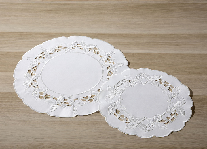 Heimtextilien - Tisch- und Raumdekoration mit aufwendigen Stickereien, in Größe 101 (Deckchen, 35x 50 cm) bis 404 (Kissenbezug, 40x 40 cm), in Farbe SEKT Ansicht 5